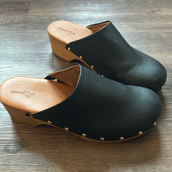 Universal Thread Clogs - Picture 1 of 5